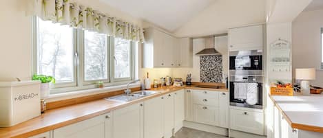 Dishwasher, cookware/dishes/utensils