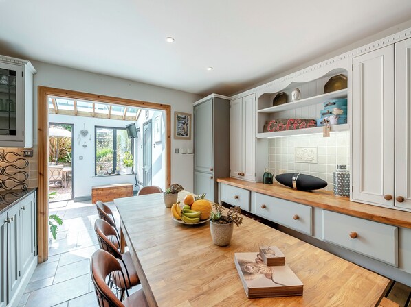 Dining - 4 bedroom accommodation in Braunton (Braunton)