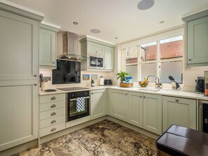 Lava-louças, cadeirão de bebê