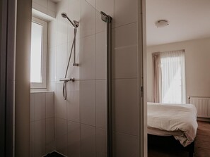 Shower - Ground-floor flat directly on the water (Uitgeest)