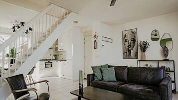 Una televisión, un reproductor de DVD