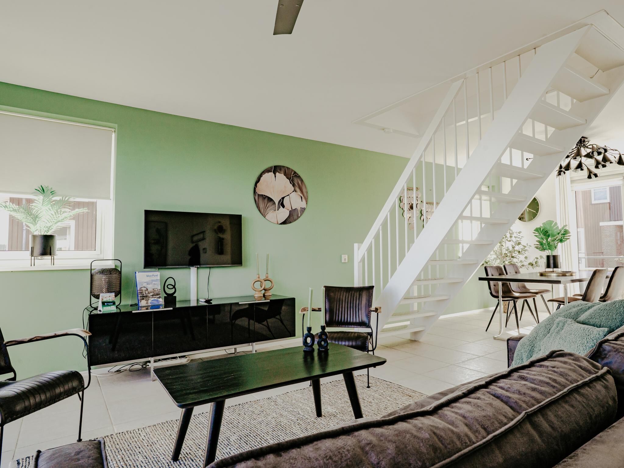 Een televisie en een dvd-speler