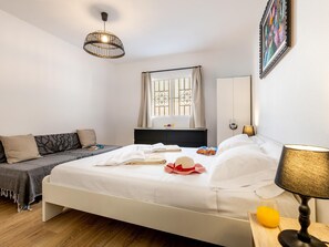 2 bedrooms, iron/ironing board, Internet, bed sheets