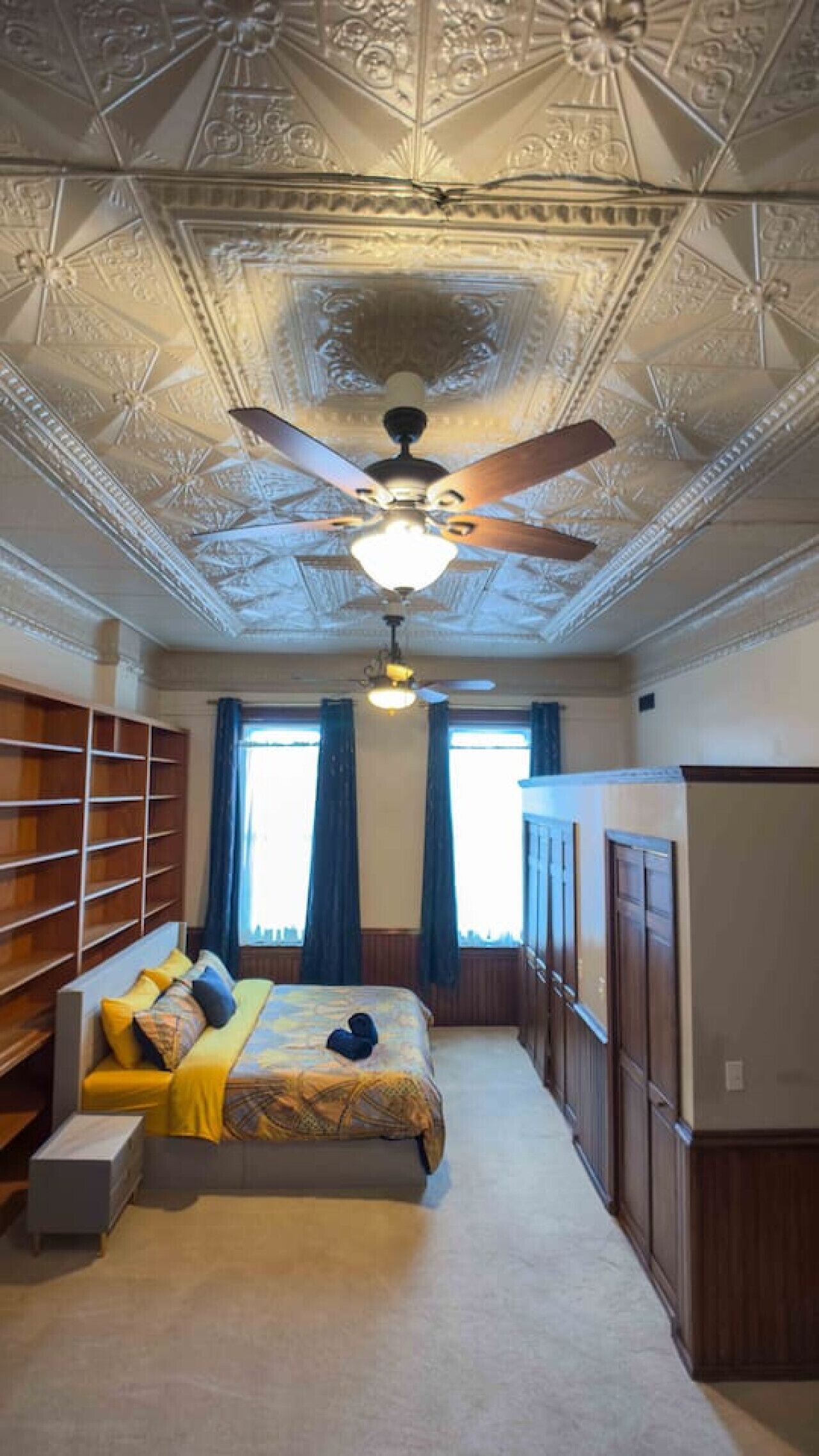 Bureau, fer et planche à repasser, lit parapluie, Wi-Fi