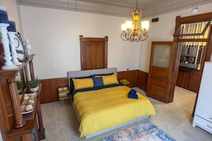 2 Schlafzimmer, Schreibtisch, Bügeleisen/Bügelbrett, Reisekinderbett