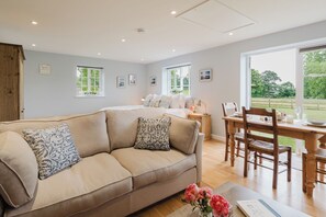 Studio – deluxe, hageutsikt | Oppholdsområde