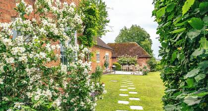 Idyllic Countryside Cottage