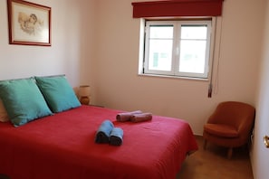 2 chambres, fer et planche à repasser, accès Internet, draps fournis