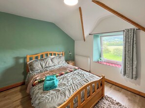 2 bedrooms, free WiFi - Swan Cottage offers a relaxing space for all the family to enjoy. (Corwen and the Berwyn Mountains)