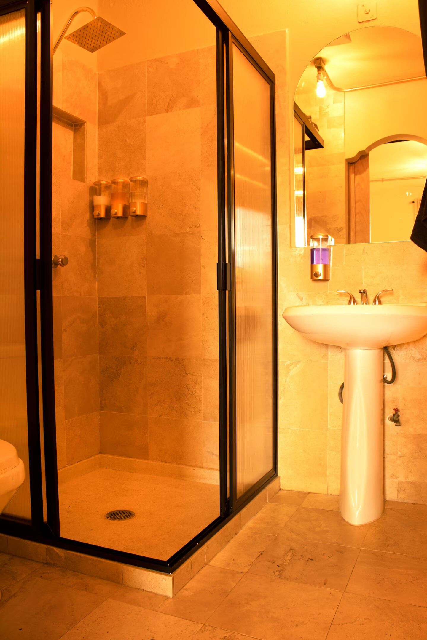 淋浴设施、吹风机、坐浴桶、毛巾