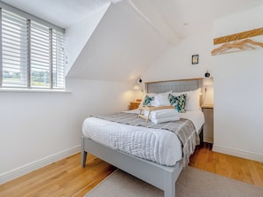 4 bedrooms, WiFi (free), bed sheets