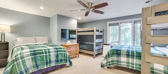 Sunroom, Dining Pavilion & More: Gem on Burt Lake!