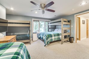 Desk, Internet, bed sheets