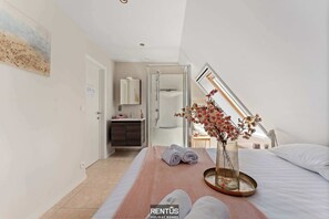 5 slaapkamers, een bureau, reisbedje, wifi