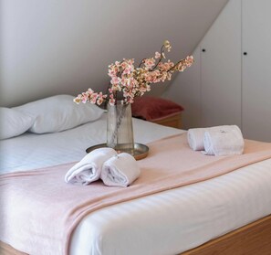 5 Schlafzimmer, Schreibtisch, Reisekinderbett, WLAN