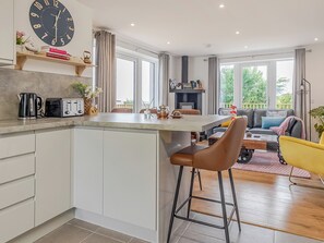 Unclassified image, 4 of 36, button