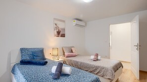 4 عدّة غرف نوم ومكواة/لوح كي وواي فاي مجانًا وملاءات أسرّة