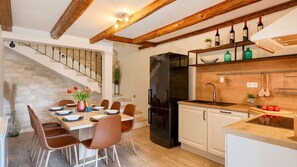 Fridge, oven, dishwasher, coffee/tea maker