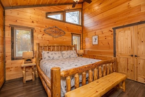 Iron/ironing board, travel crib, WiFi, bed sheets