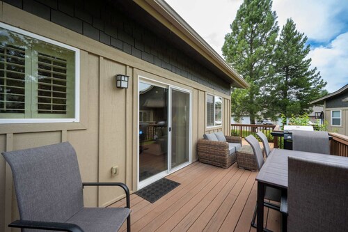 Stone Ridge Condo: Golf Course Views & Family Fun!