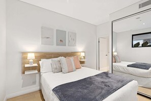 3 bedrooms, iron/ironing board, WiFi, bed sheets