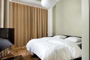 3 bedrooms, iron/ironing board, WiFi, bed sheets