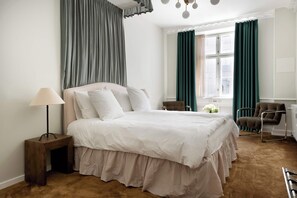 3 habitaciones, tabla de planchar con plancha, wifi y ropa de cama 
