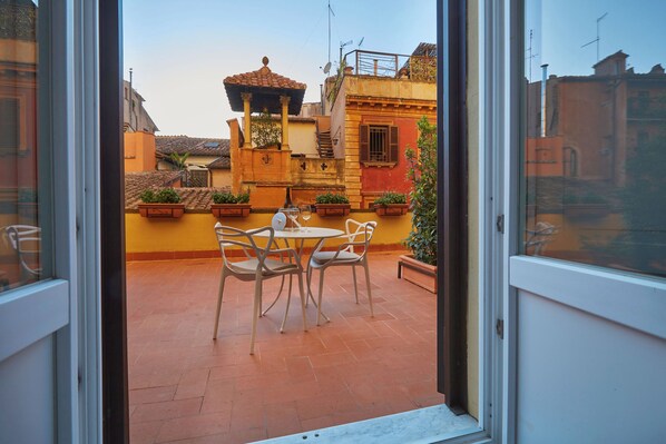Chambre double pour 1 personne, vue sur la ville | Terrasse/patio