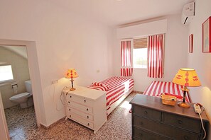 2 bedrooms, desk, iron/ironing board, WiFi - Rosa Fresca - villa with private pool in Benissa (Benissa)
