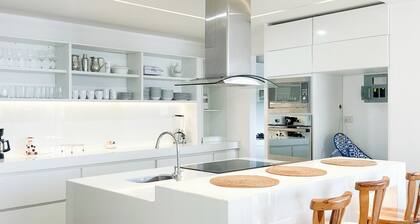 4-bedroom House in Manta with WiFi, AC. Security 24/7