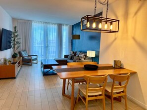 Interior - Canal Pool Views, Premium Beach Service, Kitchen and 1B/1B (Hallandale Beach)