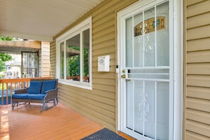 Exterior detail - 2 Mi to Rainbow Beach Park: South Side Charmer! (Chicago)