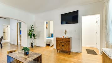 2 bedrooms, internet, bed sheets