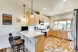 Fridge, microwave, stovetop, dishwasher - 5 Mi to Arches NP: Canyon-View Hideaway w/ Deck! (Moab)