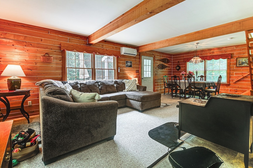 1 Mi To Rangeley Lake: Cabin W/ Wraparound Deck! - Rangeley, ME