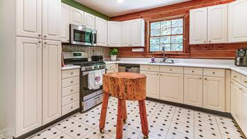 Fridge, microwave, dishwasher, coffee/tea maker