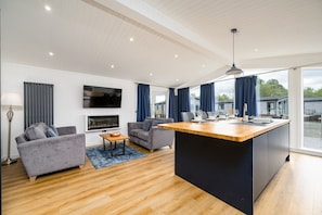 Living room - Paddock Lodges Deluxe 2 Bed Chalet (Perth)