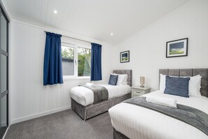 Cottage - Paddock Lodges Deluxe 2 Bed Chalet (Perth)