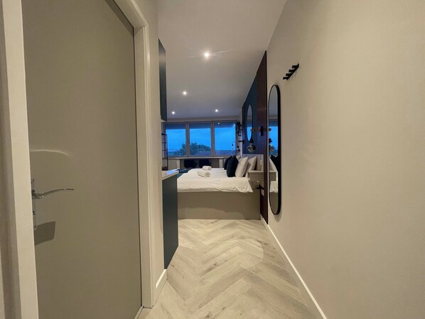 1 bedroom, in-room safe, desk, iron/ironing board