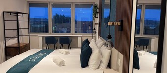 โอโย คอสเตย์ส สตูดิโอ