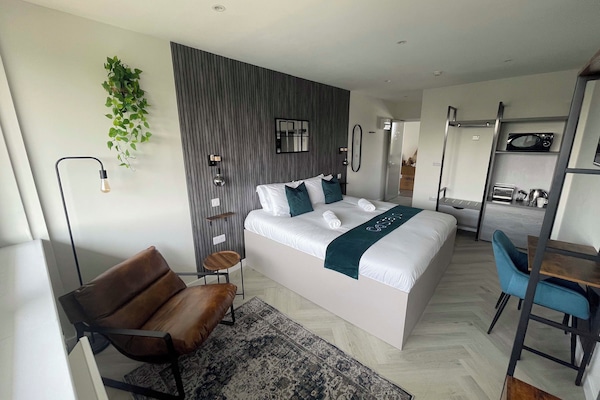 Standard Room, 1 Double Bed (Double Studio) | 1 bedroom, in-room safe, desk, iron/ironing board