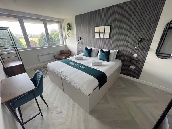 Standard Room, 1 Double Bed (Double Studio) | 1 bedroom, laptop workspace, iron/ironing board