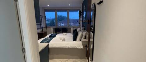 Rumah | 1 kamar tidur, brankas, meja kerja, dan setrika/meja setrika