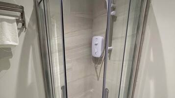 淋浴設備、免費梳洗用品、風筒、提供毛巾