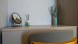 Desk, laptop workspace, soundproofing, free WiFi - SingKolSuites (Bishkek)