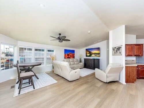 Stylish Lake Havasu Getaway – Steps to Windsor Beach & Boat Launch