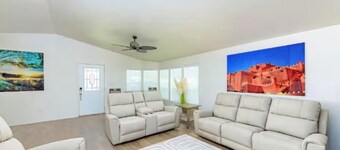 Stylish Lake Havasu Getaway – Steps to Windsor Beach & Boat Launch