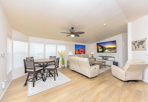 Stylish Lake Havasu Getaway – Steps to Windsor Beach & Boat Launch