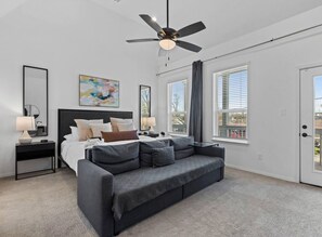 4 bedrooms, iron/ironing board, travel crib, free WiFi