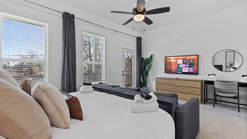 4 slaapkamers, een strijkplank/strijkijzer, reisbedje, gratis wifi